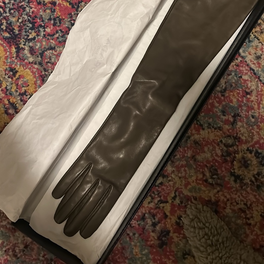 Prada Black Leather Gloves - Picture 9 of 10